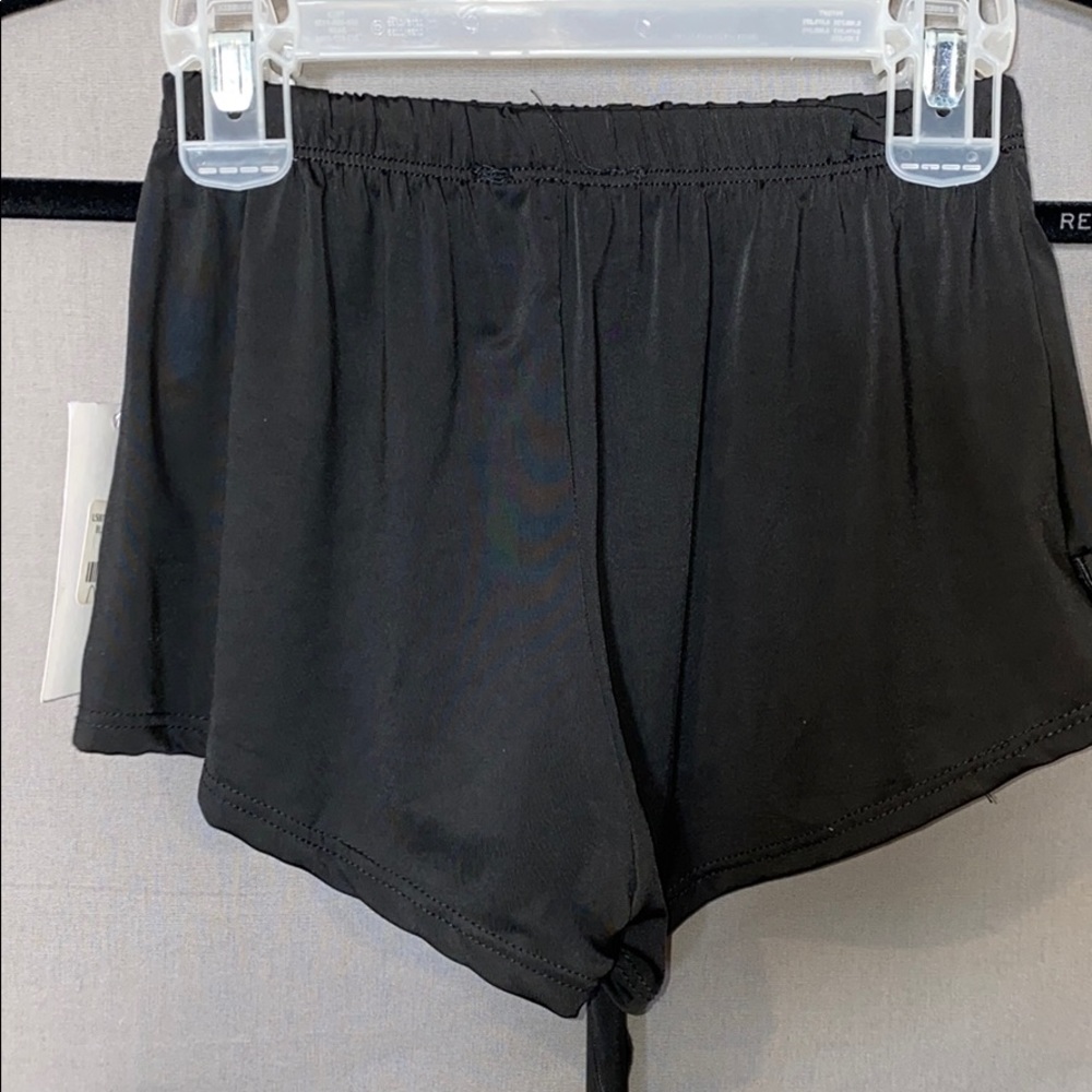 Girl’s shorts - Picture 2 of 2